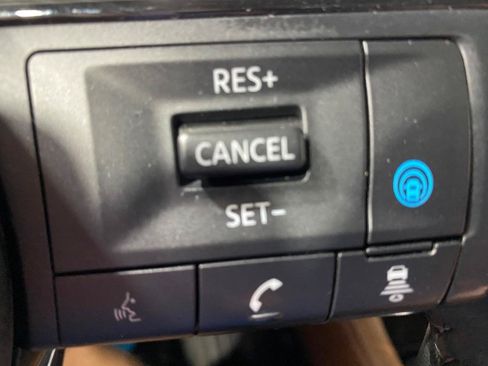 Used 2022 Nissan Pathfinder Platinum w/ Cargo Package AWD/4WD image 24