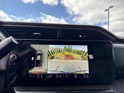 Used 2024 GMC Sierra 3500 Denali w/ Technology Package image 25