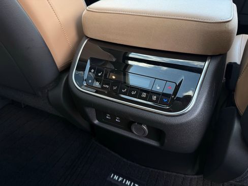 Used 2025 INFINITI QX80 Sensory image 30