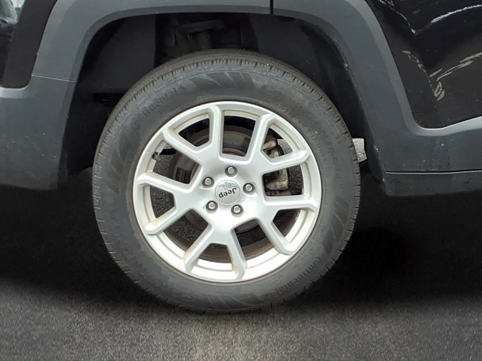 Used 2023 Jeep Renegade Latitude AWD/4WD image 4
