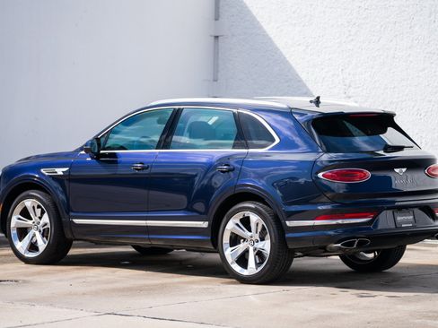 Used 2024 Bentley Bentayga image 13