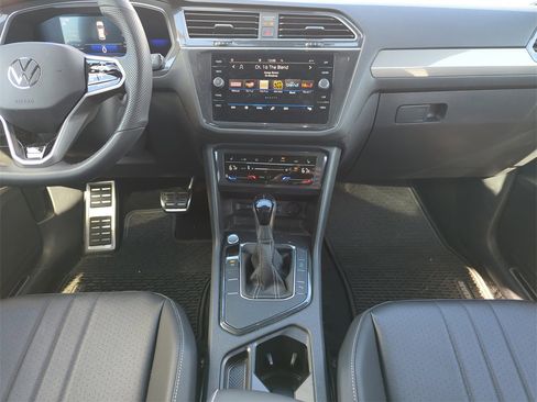 Used 2022 Volkswagen Tiguan SE R-Line image 27