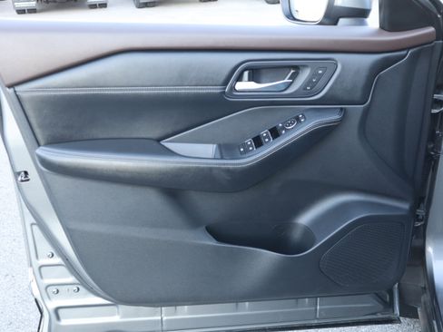 Used 2023 Nissan Rogue SL w/ SL Premium Package image 28