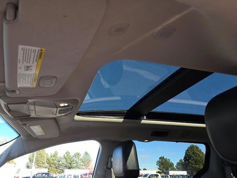 Used 2023 Chrysler Pacifica Limited image 11