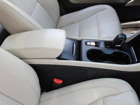 Used 2020 Volvo XC40 T5 Momentum w/ Protection Package image 30