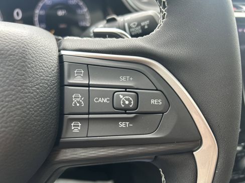 New 2025 Jeep Grand Cherokee Altitude image 20