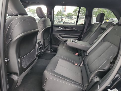 Used 2024 Jeep Grand Cherokee Laredo X w/ Luxury Tech Group I AWD/4WD image 10