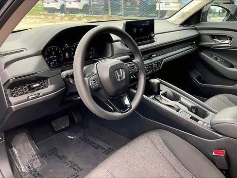 Used 2025 Honda Accord SE image 18