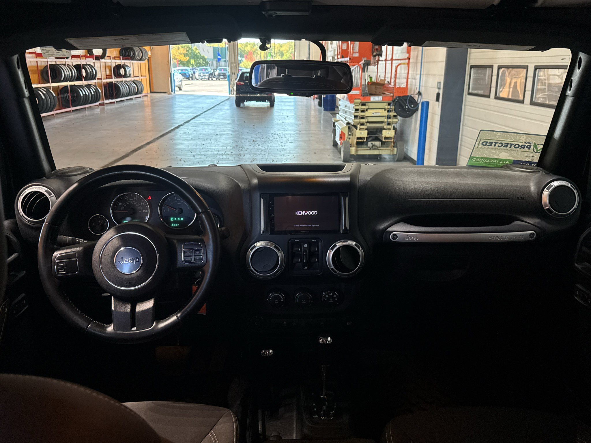 Used 2018 Jeep Wrangler Unlimited Sahara AWD/4WD image 12