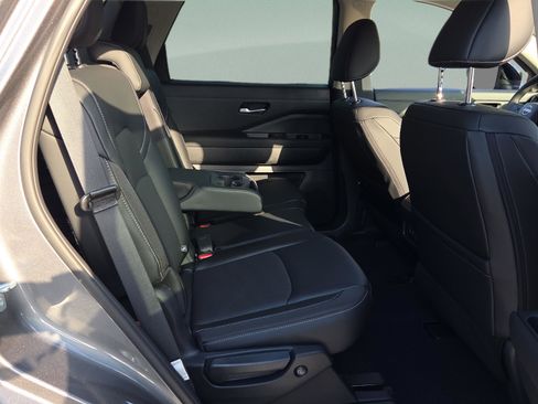 New 2026 Nissan Pathfinder SL FWD image 18