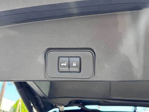 Used 2025 Nissan Rogue SV FWD image 23