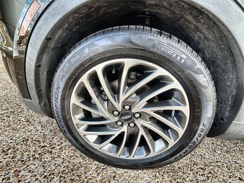 Used 2019 Lincoln Nautilus Reserve image 32