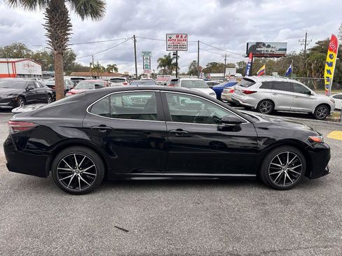 Used 2022 Toyota Camry SE image 8