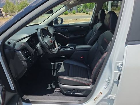 Used 2025 Nissan Rogue SV AWD/4WD image 11
