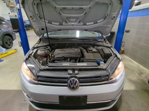 Used 2018 Volkswagen Golf SEL image 9