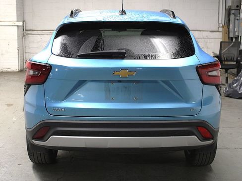 Used 2025 Chevrolet Trax LT w/ LT Convenience Package FWD image 8