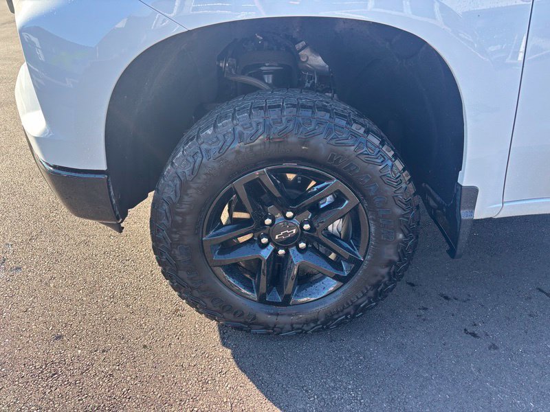 Used 2025 Chevrolet Silverado 1500 Custom Trail Boss AWD/4WD image 17