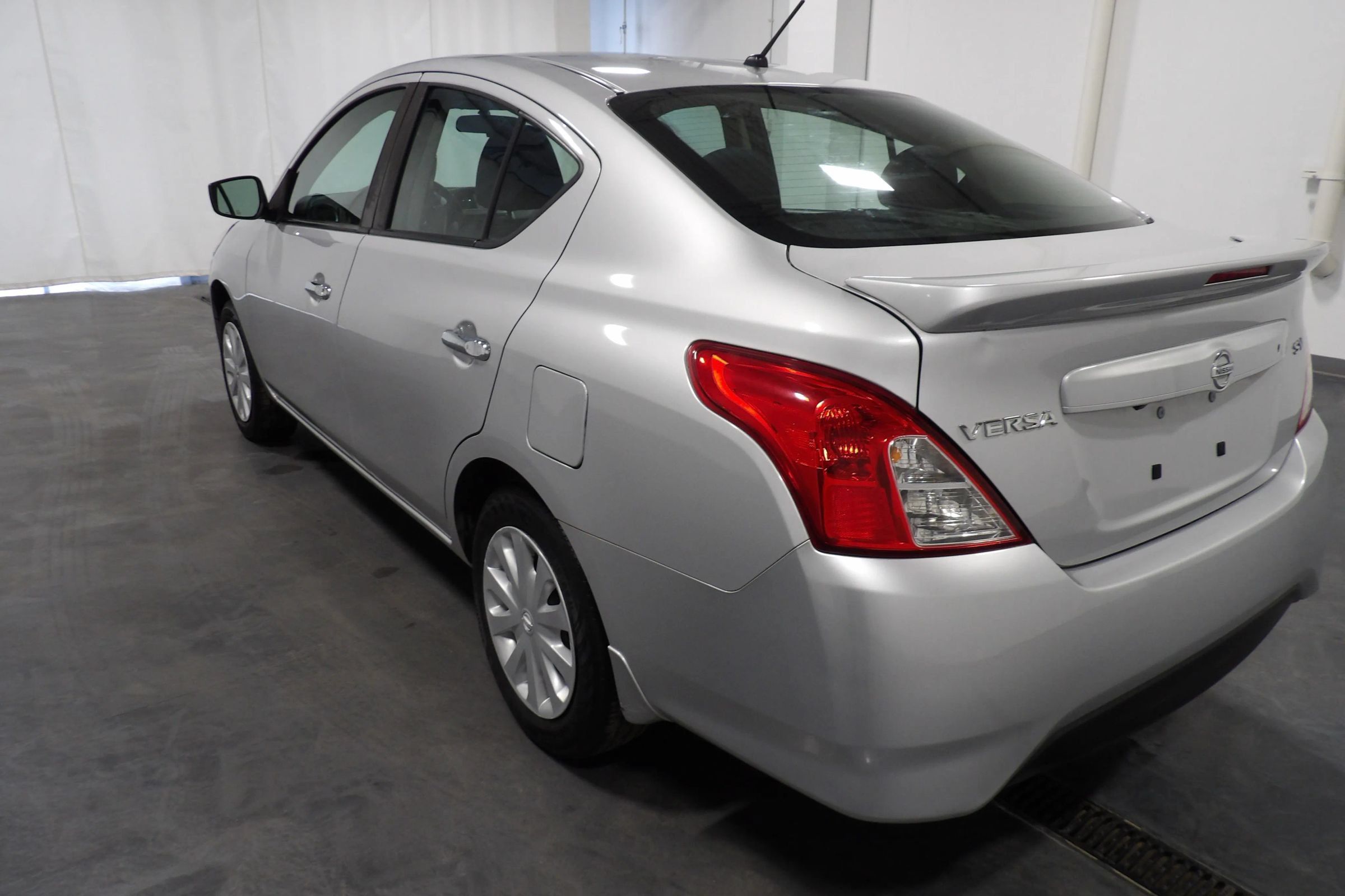 Used 2019 Nissan Versa SV FWD image 6
