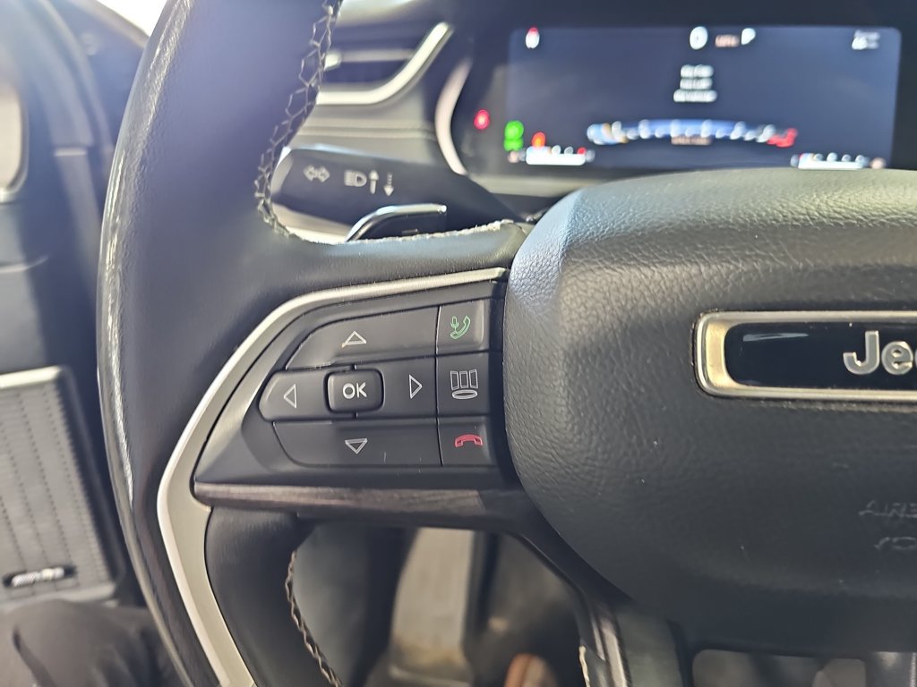Used 2023 Jeep Grand Cherokee L Limited w/ Luxury Tech Group II AWD/4WD image 16