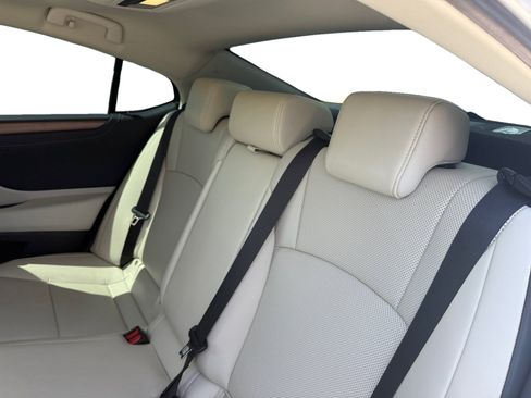 Used 2025 Lexus ES 350 w/ Premium Package FWD image 16