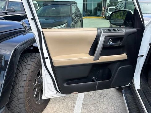 Used 2016 Toyota 4Runner SR5 Premium w/ Preferred Accessory Package AWD/4WD image 25
