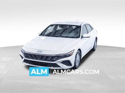 Used 2025 Hyundai Elantra SE