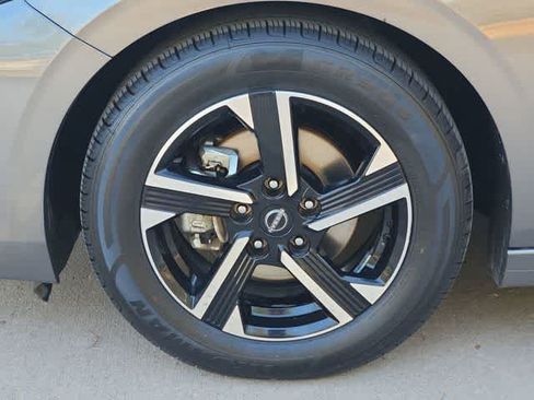 Used 2024 Nissan Sentra SV FWD image 13