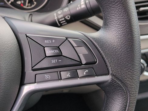 Used 2025 Nissan Altima 2.5 SV FWD image 19