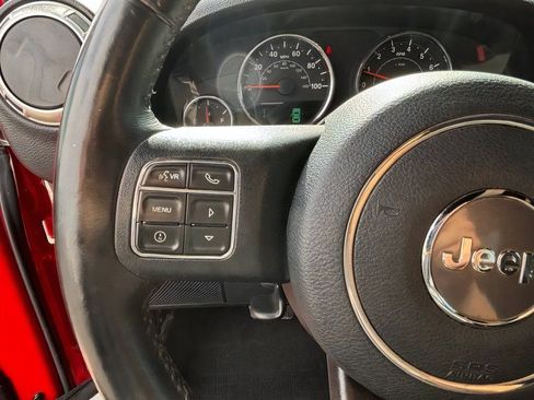 Used 2018 Jeep Wrangler Unlimited Sahara w/ Connectivity Group AWD/4WD image 22