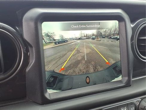 Used 2020 Jeep Gladiator Sport image 22