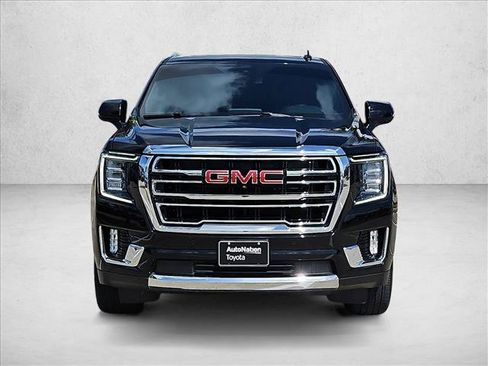 Used 2024 GMC Yukon SLT w/ SLT Luxury Package AWD/4WD image 2