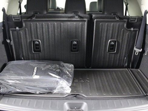 New 2026 Nissan Pathfinder Platinum FWD image 18