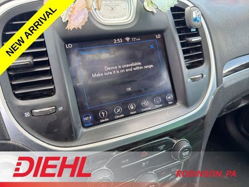 Used 2019 Chrysler 300 Touring w/ Quick Order Package 2EF RWD image 14