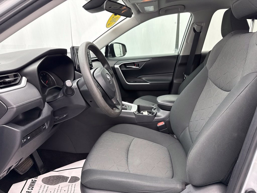 Used 2020 Toyota RAV4 XLE w/ Convenience Package FWD image 19