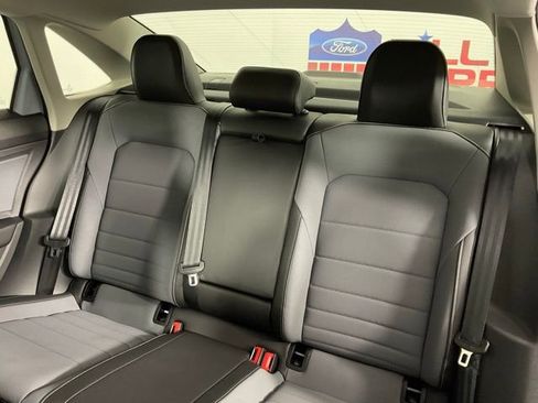 Used 2025 Volkswagen Jetta SE image 16