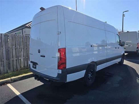 Used 2024 Mercedes-Benz Sprinter 3500 image 3