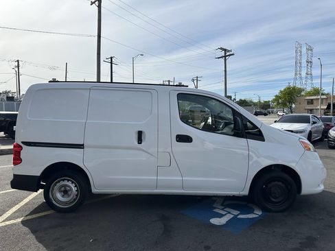 Used 2020 Nissan NV200 S image 4