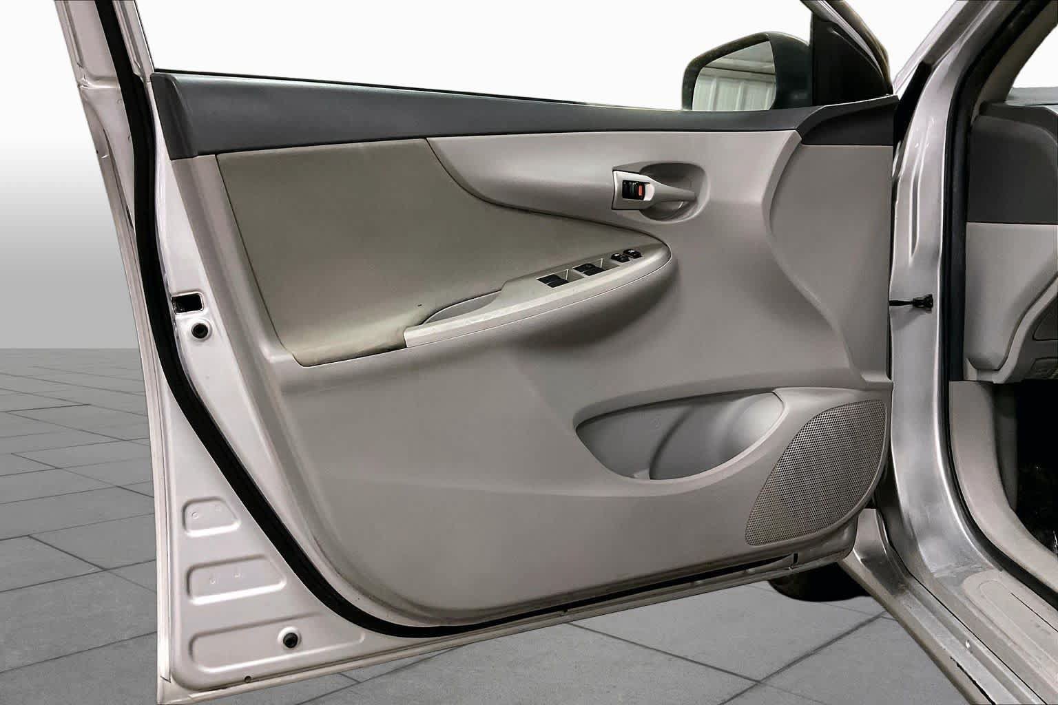 Used 2010 Toyota Corolla LE FWD image 20