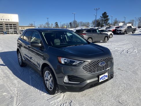 Used 2024 Ford Edge SEL w/ Convenience Package image 3