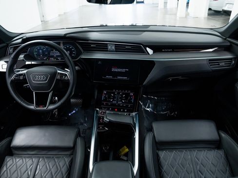Used 2022 Audi e-tron S Prestige w/ Prestige Package image 9