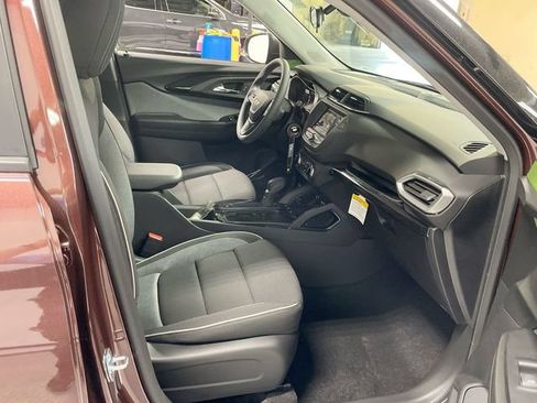 Used 2023 Chevrolet TrailBlazer LS FWD image 24