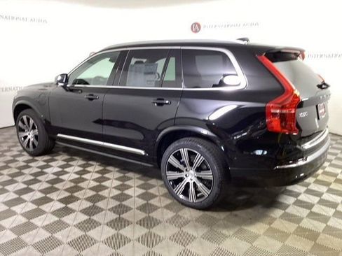 New 2025 Volvo XC90 T8 Plus w/ Protection Package Premier AWD/4WD image 7
