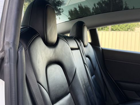 Used 2022 Tesla Model 3 Long Range AWD/4WD image 27