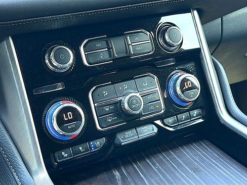 Used 2021 GMC Yukon Denali w/ Denali Premium Package image 33