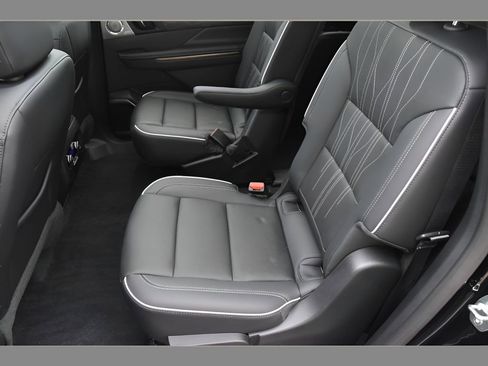 Used 2025 Buick Enclave Avenir w/ Super Cruise Package AWD/4WD image 16