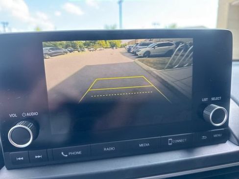 Used 2023 Honda Pilot LX image 16