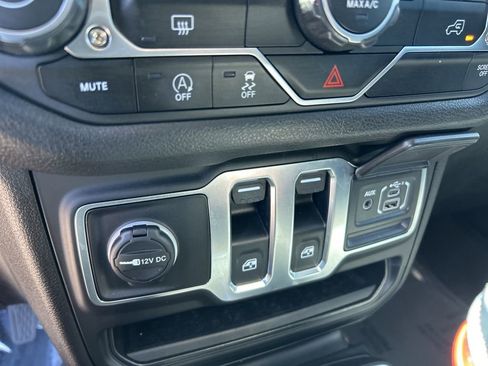 Certified 2025 Jeep Wrangler Sport AWD/4WD image 36