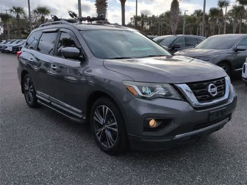 Used 2017 Nissan Pathfinder Platinum w/ Family Entertainment Package image 2