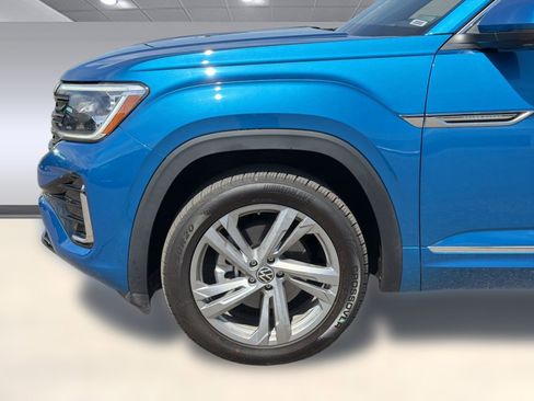 Certified 2024 Volkswagen Atlas Cross Sport SEL R-Line AWD/4WD image 12