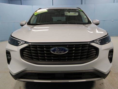 Used 2025 Ford Escape SE w/ Class II Trailer Tow Package image 28